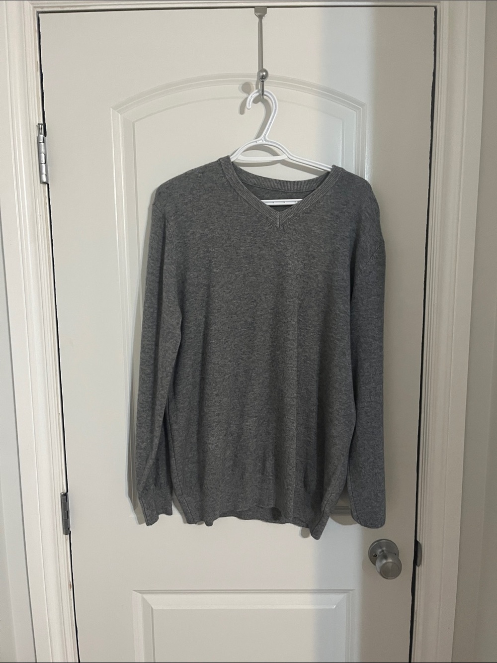 Men's Classic V-Neck Sweater in Heather Gray